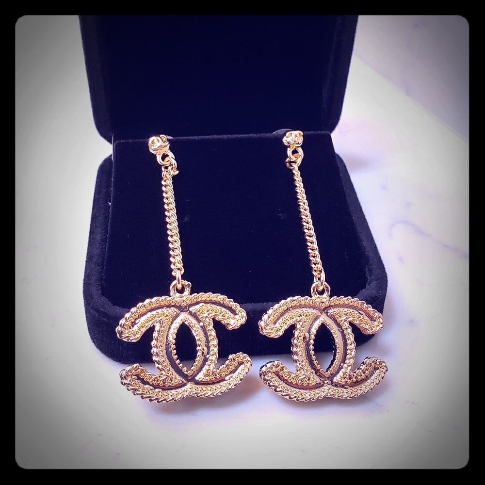 Vtg Coco Chanel large drop hanging gold earrings